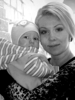 Тернополянка Наталія Ратушна із новонародженою донькою Софією. Вони зникли на початку серпня