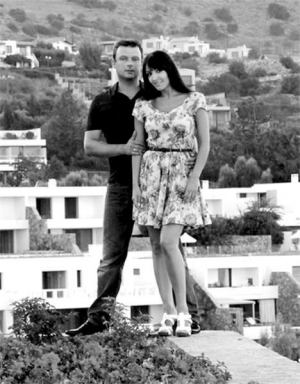Супруги Алина и Александр Колодий во время отдыха на греческом острове Крит. Они поженились две недели назад
