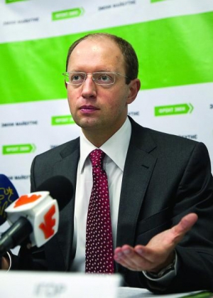 Арсеній Яценюк проводить прес-конференцію в черкаському готелі ”Дніпро”