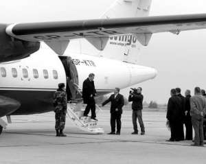 Першим з літака ”Лодзь–Вінниця–Лодзь” вийшов генеральний консул Польщі у Вінниці Кшиштоф Свідерек 