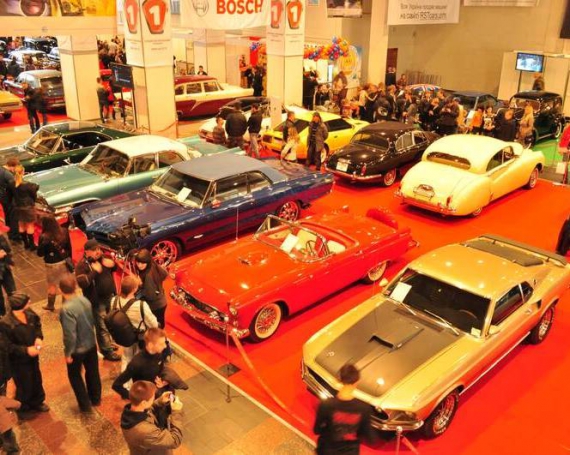 На виставку ”Ретро та екзотика мотор шоу” у столичний виставковий центр ”Акко інтернешнл” організатори  привезли 26 американських машин 60-х років випуску