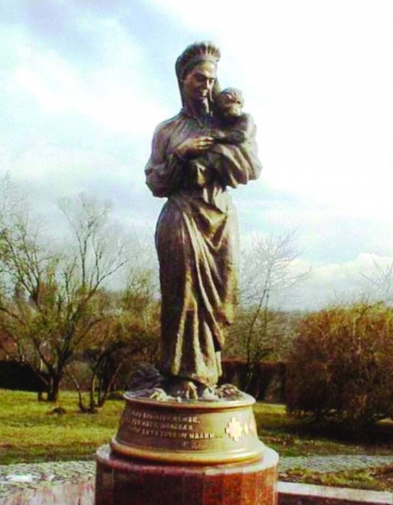 Пам’ятник матері Тараса Шевченка