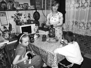 Валентина Радківська з дітьми у малосімейній квартирі по вулиці Тарноградського, 10 у Вінниці