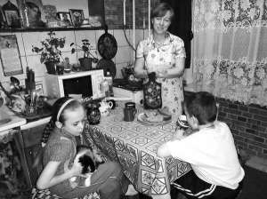 Валентина Радківська з дітьми у малосімейній квартирі по вулиці Тарноградського, 10 у Вінниці