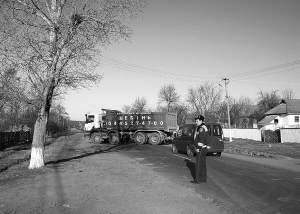 13 листопада, на центральній вулиці Леніна села Гордіївка Тростянецького району розвертається водій порожньої вантажівки, який їхав із будівництва