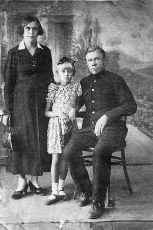 Валентина Чуприна з батьками Григорієм і Федорою