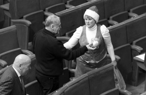 Народна депутатка від блоку НУ-НС Катерина Лук’янова вітає з Новим роком свого колегу по фракції Юрія Кармазіна