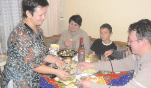 Родина Трофімових із Києва зібралася за святковим столом
