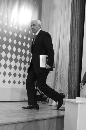 Микола Азаров