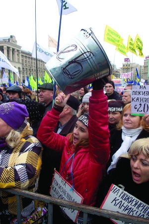Підприємці виступають проти прийняття Податкового кодексу на майдані Незалежності в Києві 22 листопада.