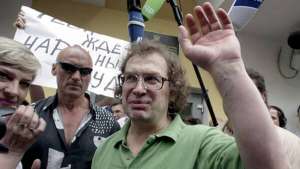 Сергій Мавроді виходить з прес-конференції, яку проводив після свого звільнення із в’язниці у травні 2007-го