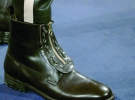 Дизайнери бренду ”Олександр Маккуін” взули чоловіків у туфлі на підборах заввишки до трьох сантиметрів