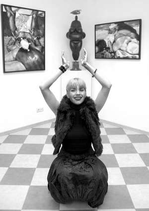 Художниця Христина Катракіс-Кущ в своїй галереї в центрі Києва. Вона відкриється 24 лютого