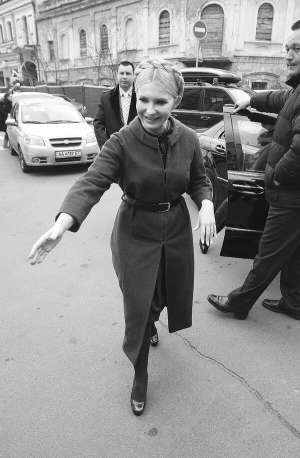 Екс-прем’єр Юлія Тимошенко під будівлею Головного слідчого управління Генпрокуратури 9 лютого