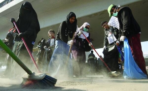 Єгиптянки прибирають площу Тахрір