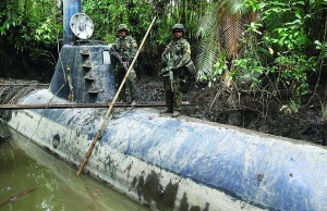 Колумбійські військові охороняють знайдений у неділю підводний човен