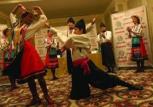 Танцівники грузинського балету Сухішвілі репетирують гопак