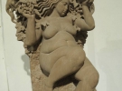 Скульптура ”Вівтар Діоніса” столичного митця Василя Корчового. Він зізнається, що любить різьбити жінок у тілі