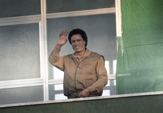 Каддафи оглашает речь к своим сторонниками, в которой осуждает США. Триполи, 28 марта 1986 года