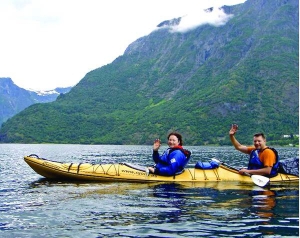 Мер Черкас Сергій Одарич із дружиною Анжелою на відпочинку у Норвегії поблизу міста Феом у серпні 2008 року. Подружжя  плавало на байдарках,  піднімалися на льодовик