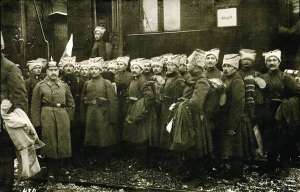 &quot;Синьожупанники&quot; перед відправкою до Києва, березень 1918 року. Дивізію відрядили до Києва разом із наступаючою союзною 350-тисячною німецькою армією