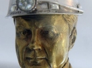 Скульптура Віктора Януковича важить 200 грамів