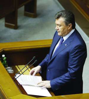 7 квітня. У сесійній залі Верховної Ради президент Віктор Янукович виступає зі щорічним посланням  
