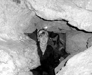 Киянка Наталія Приймаченко у печері Млинки, що біля села Залісся Чортківського району Тернопільщини. За дводенну поїздку заплатила 450 гривень