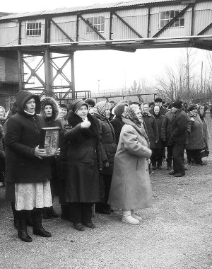 Робітники Кирнасівського цукрозаводу Тульчинського району Вінниччини проводять хресну ходу на захист підприємства