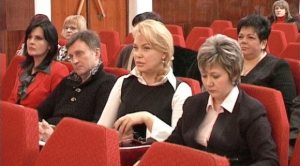 Виталина Радецкая на фото по центру