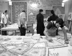 В Ізраїлі у монастирі Герасима Іорданського викладають з мозаїки підлогу. Один квадратний метр такої роботи коштує близько двох тисяч євро