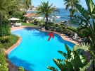 На фото басейну на Villa Moana помітний характерний білий різьблений парканчик
