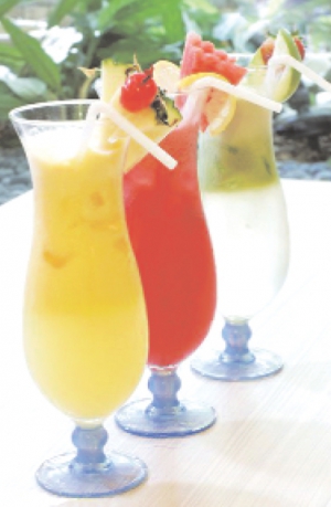 Фреші слід пити одразу після приготування. Найдовше вони можуть стояти 15 хвилин. Не можна вживати більше 100–200 грамів соку за день