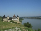 Вид на восточную часть Хотинской крепости и Днестр