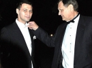 Народний депутат-”регіонал” Володимир Ландік (праворуч) поправляє метелик синові Роману в день його весілля 14 травня цього року