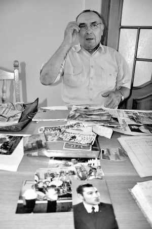 Володимир Марков із селища Квасилів під Рівним показує фотографії з власного архіву. З Аргентини його родина повернулася 1956 року