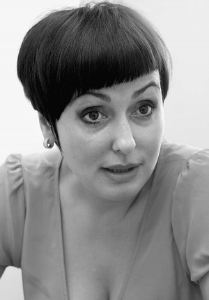 Терезія Яценюк, дружина екс-спікера Арсенія Яценюка, вихідні проводить з доньками Софією та Христиною на дачі під Києвом
