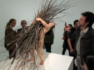 Экспонат 'Женщина с ветвями'