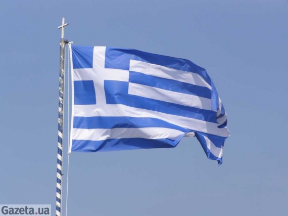Прапор Греції. 9 горизонтальних білих і синіх ліній символізують 9 складів девізу країни “Свобода або смерть”.