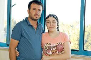 Мустафа Серт із дружиною Дарією в лікарні ”Акденіз”. Жінку прооперували наступного дня