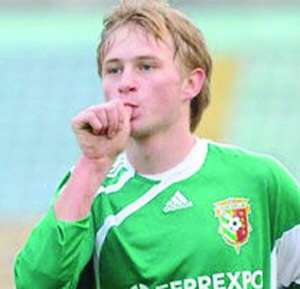 Роман Безус народився у Кременчузі, грав за місцевий ”Кремінь”. До ”Ворскли” перейшов взимку 2009-го