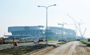 Стадіон ”Арена Львів” у середу, за три дні до відкриття. На ньому проведуть три матчі чемпіонату Європи з футболу