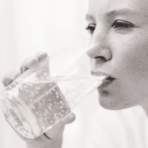 Тривале вживання води з підвищеним умістом заліза, крім захворювань печінки, крові й алергійних реакцій, збільшує ризик інфарктів