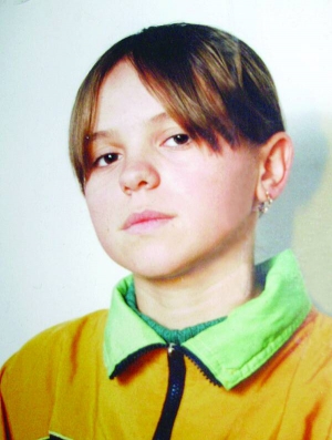 Анна Касян займала призові місця на районних змаганнях з легкої атлетики. Її фотографія висить на шкільному стенді ”Кращі випускники школи”