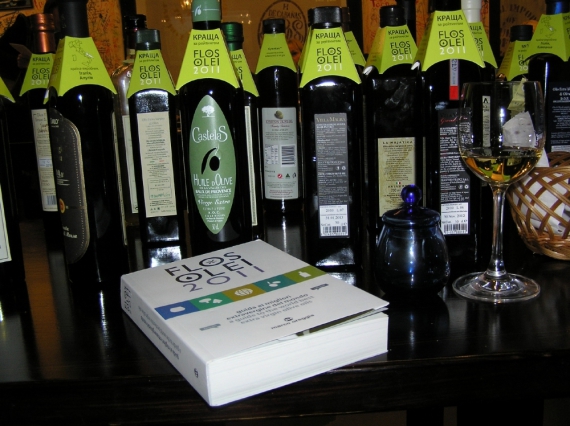 В справочник Flos Olei вошло 450 марок оливкового масла