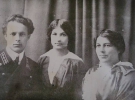 Олександр Довженко - викладач Другого вищого початкового училища в Житомирі - з колегами, 1915 рік