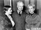 Олександр Довженко із дружиною Юлією Солнцевою (ліворуч) та актрисою Марією Ладиніною, початок 1950-х