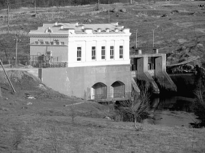 Кривоколінська гідроелектростанція на річці Тікич Тальнівського району Черкащини. За час її відновлення вивезли 100 тонн мулу