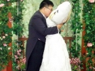 28-летний кореец Ли Джин-гю женился на подушке с изображением любимого персонажа аниме