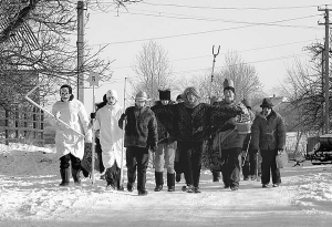 Вертеп — гурт ряджених, який обходить усі родини з різдвяною народною виставою про царя Ірода. Село Сороцьке Теребовлянського району на Тернопільщині